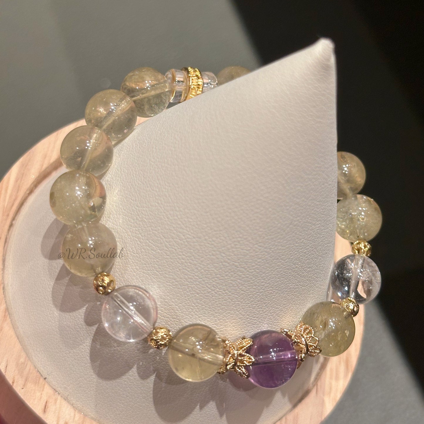 Huang Asai's crystal bracelet with a design to attract wealth