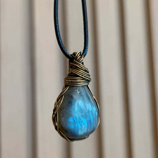 "Light Bulb" Labradorite Wire Pendant